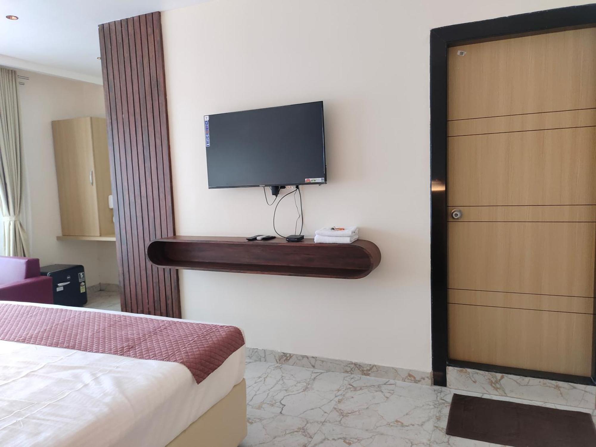 Hotel Meridian Blue Warangal Exteriér fotografie